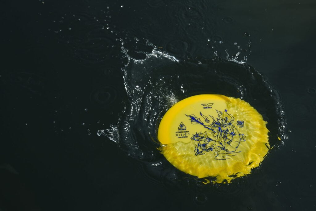 Yikun Rong driver yellow swift Rong in the water