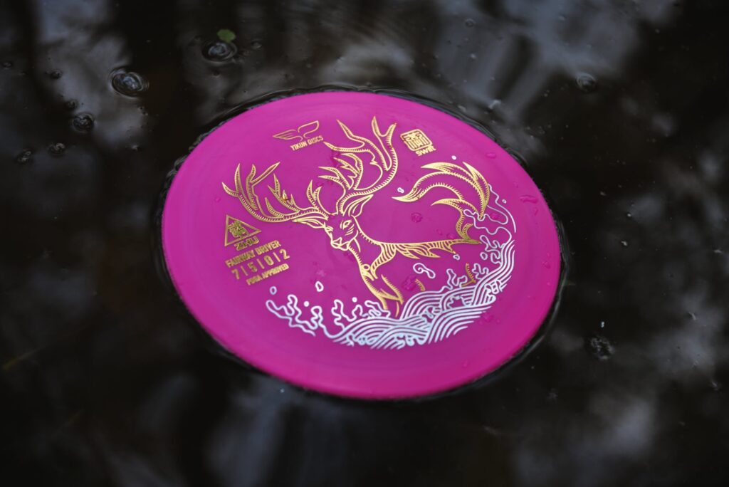 Yikun Zhu driver fuchsia swift Zhu in water